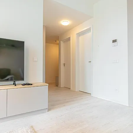 Stylish 1br & 1lr Cozy View Апартаменты Братислава