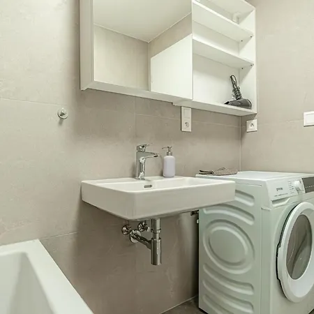 Apartament Stylish 1br&1lr Cozy View Bratysława