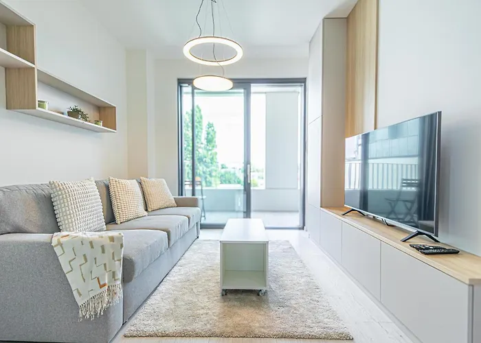 Stylish 1br&1lr Cozy View